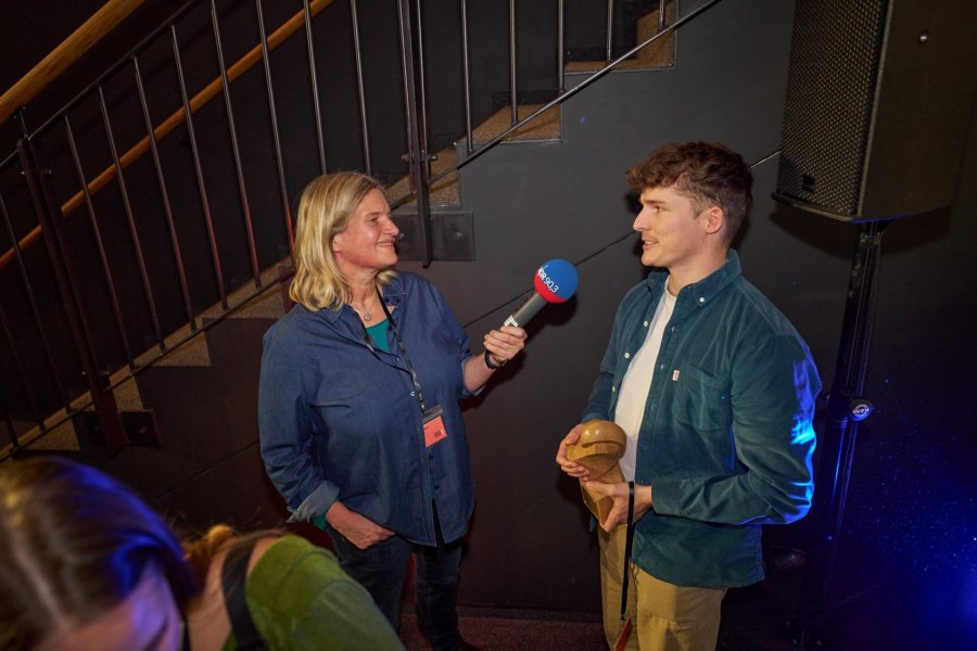 Muss mit dem Anstoßen noch warten: Preisträger Jonas Steiner im Interview