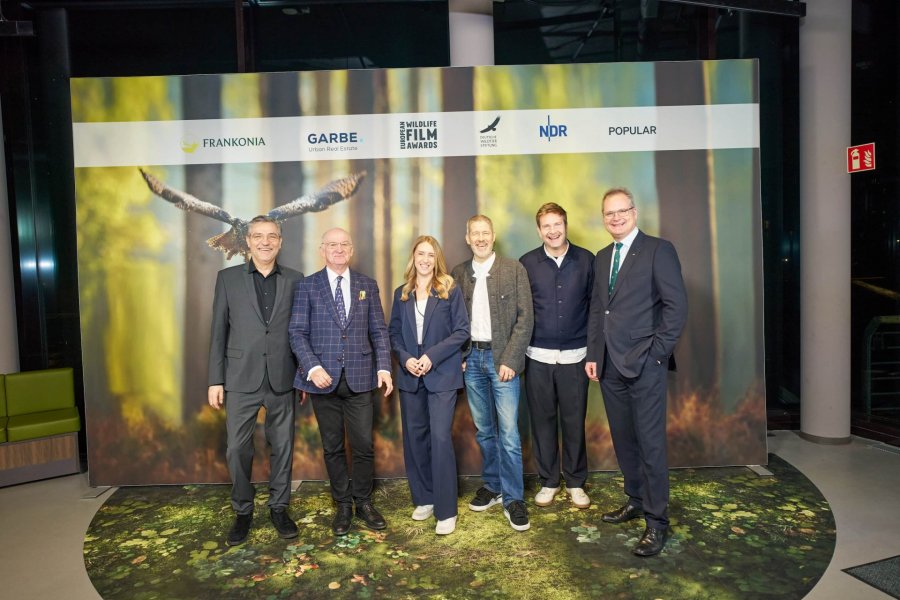 Preissponsoren und Deutsche Wildtier Stiftung (v. l. n. r.): Ralf Quibeldey (NDR), Prof. Dr. J.-Matthias Graf von der Schulenburg (Vorsitzender des Präsidiums der Deutschen Wildtier Stiftung), Maria Noster (Frankonia Handels GmbH & Co. KG), Tobias Hertwig (GARBE Urban Real Estate), Arnd Greve (POPULAR), Prof. Dr. Klaus Hackländer (Vorstand Deutsche Wildtier Stiftung)